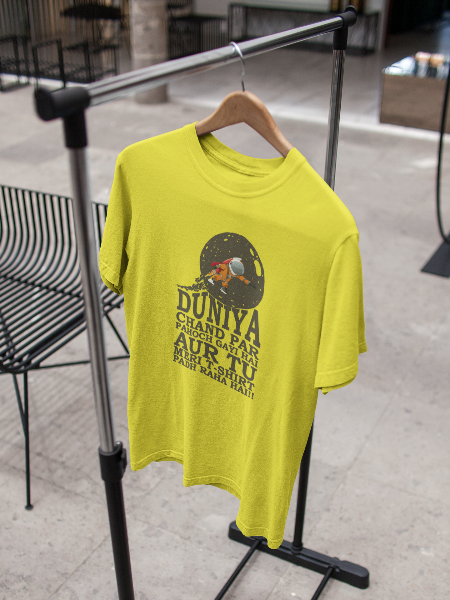 Duniya Chand Par Desi Mens Half Sleeves T-shirt- FunkyTeesClub
