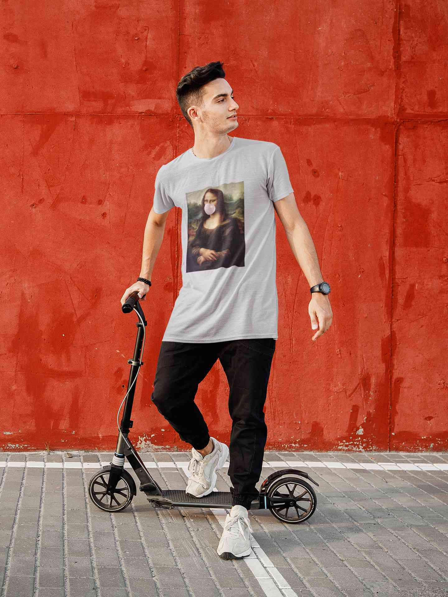 Bubble Gum Mona Lisa Mens Half Sleeves T-shirt- FunkyTeesClub