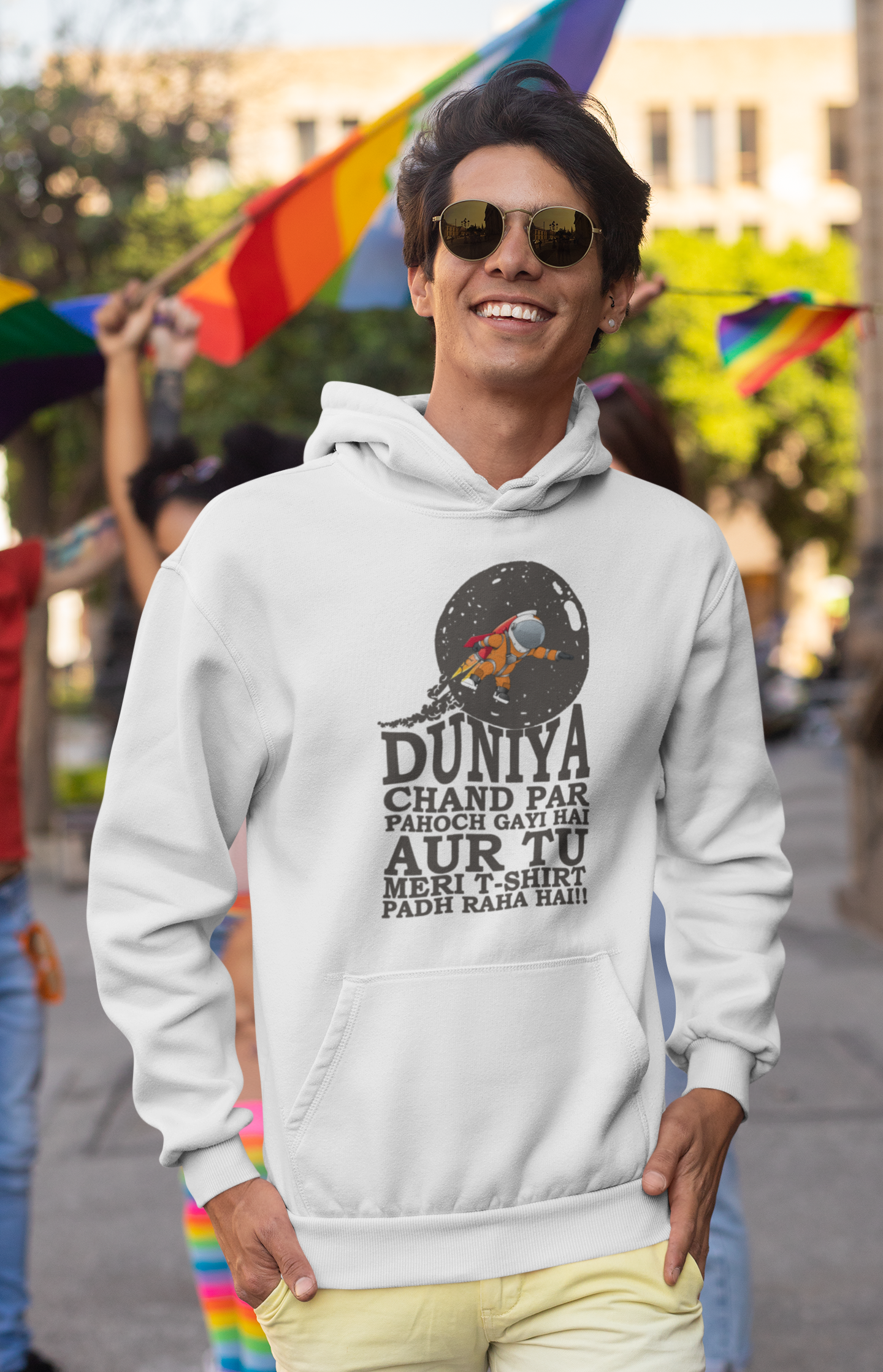 Duniya Chand Par Desi Men Hoodies-FunkyTeesClub